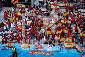 2021-06-23 - Fans of Spain during the UEFA Euro 2020, Group E football match between Slovakia and Spain on June 23, 2021 at La Cartuja stadium in Seville, Spain - Photo Joaquin Corchero / Spain DPPI / DPPI - UEFA EURO 2020, GROUP E - SLOVAKIA VS SPAIN - UEFA EUROPEAN - SOCCER