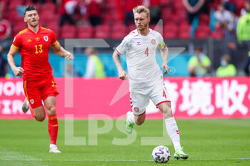 2021-06-26 - Simon Kjaer of Denmark during the UEFA Euro 2020, round of 16 football match between Wales and Denmark on June 26, 2021 at the Johan Cruijff ArenA in Amsterdam, Netherlands - Photo Marcel ter Bals / Orange Pictures / DPPI - UEFA EURO 2020, ROUND OF 16 - WALES AND DENMARK - UEFA EUROPEAN - SOCCER