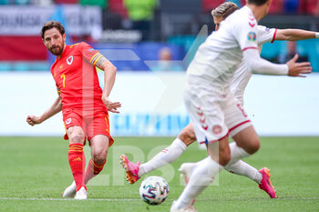 2021-06-26 - Joe Allen of Wales during the UEFA Euro 2020, round of 16 football match between Wales and Denmark on June 26, 2021 at the Johan Cruijff ArenA in Amsterdam, Netherlands - Photo Marcel ter Bals / Orange Pictures / DPPI - UEFA EURO 2020, ROUND OF 16 - WALES AND DENMARK - UEFA EUROPEAN - SOCCER