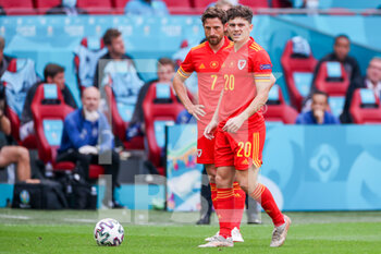 2021-06-26 - Joe Allen of Wales, Daniel James of Wales during the UEFA Euro 2020, round of 16 football match between Wales and Denmark on June 26, 2021 at the Johan Cruijff ArenA in Amsterdam, Netherlands - Photo Marcel ter Bals / Orange Pictures / DPPI - UEFA EURO 2020, ROUND OF 16 - WALES AND DENMARK - UEFA EUROPEAN - SOCCER