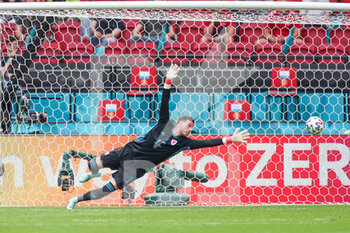 2021-06-26 - Danny Ward of Wales at the goal of Kasper Dolberg of Denmark during the UEFA Euro 2020, round of 16 football match between Wales and Denmark on June 26, 2021 at the Johan Cruijff ArenA in Amsterdam, Netherlands - Photo Marcel ter Bals / Orange Pictures / DPPI - UEFA EURO 2020, ROUND OF 16 - WALES AND DENMARK - UEFA EUROPEAN - SOCCER