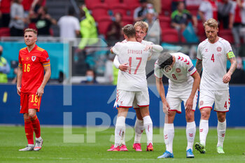2021-06-26 - Kasper Dolberg of Denmark is celebrating his goal with Jens Stryger of Denmark, Thomas Delaney of Denmark, Simon Kjaer of Denmark during the UEFA Euro 2020, round of 16 football match between Wales and Denmark on June 26, 2021 at the Johan Cruijff ArenA in Amsterdam, Netherlands - Photo Marcel ter Bals / Orange Pictures / DPPI - UEFA EURO 2020, ROUND OF 16 - WALES AND DENMARK - UEFA EUROPEAN - SOCCER
