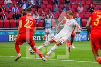 2021-06-26 - Kasper Dolberg of Denmark scores the 0-2 goal during the UEFA Euro 2020, round of 16 football match between Wales and Denmark on June 26, 2021 at the Johan Cruijff ArenA in Amsterdam, Netherlands - Photo Marcel ter Bals / Orange Pictures / DPPI - UEFA EURO 2020, ROUND OF 16 - WALES AND DENMARK - UEFA EUROPEAN - SOCCER