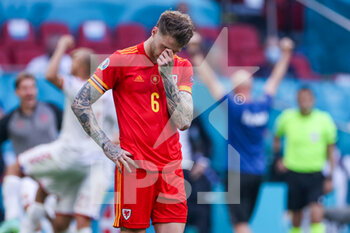 2021-06-26 - Joe Rodon of Wales during the UEFA Euro 2020, round of 16 football match between Wales and Denmark on June 26, 2021 at the Johan Cruijff ArenA in Amsterdam, Netherlands - Photo Marcel ter Bals / Orange Pictures / DPPI - UEFA EURO 2020, ROUND OF 16 - WALES AND DENMARK - UEFA EUROPEAN - SOCCER