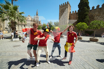 2021-06-27 - Fans of Belgium before the UEFA EURO 2020, Round of 16 football match between Belgium and Portugal on June 27, 2021 at La Cartuja stadium in Seville, Spain - Photo Joaquin Corchero / Spain DPPI / DPPI - UEFA EURO 2020, ROUND OF 16 - BELGIUM VS PORTUGAL - UEFA EUROPEAN - SOCCER