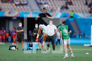 2021-06-27 - Cristiano Ronaldo of Portugal warms up during the UEFA EURO 2020, Round of 16 football match between Belgium and Portugal on June 27, 2021 at La Cartuja stadium in Seville, Spain - Photo Joaquin Corchero / Spain DPPI / DPPI - UEFA EURO 2020, ROUND OF 16 - BELGIUM VS PORTUGAL - UEFA EUROPEAN - SOCCER