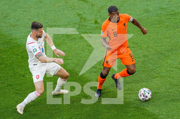 2021-06-27 - Ondrej Celustka of Czech Republic and Georginio Wijnaldum of the Netherlands during the UEFA Euro 2020, Round of 16 football match between Netherlands and Czech Republic on June 27, 2021 at Puskas Arena in Budapest, Hungary - Photo Andre Weening / Orange Pictures / DPPI - UEFA EURO 2020, ROUND OF 16 - NETHERLANDS VS CZECH REPUBLIC - UEFA EUROPEAN - SOCCER