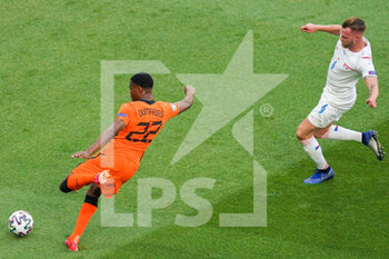 2021-06-27 - Denzel Dumfries of the Netherlands and Tomas Kalas of Czech Republic during the UEFA Euro 2020, Round of 16 football match between Netherlands and Czech Republic on June 27, 2021 at Puskas Arena in Budapest, Hungary - Photo Andre Weening / Orange Pictures / DPPI - UEFA EURO 2020, ROUND OF 16 - NETHERLANDS VS CZECH REPUBLIC - UEFA EUROPEAN - SOCCER