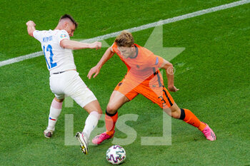 2021-06-27 - Lukas Masopust of Czech Republic battles for possession with Matthijs de Ligt of the Netherlands during the UEFA Euro 2020, Round of 16 football match between Netherlands and Czech Republic on June 27, 2021 at Puskas Arena in Budapest, Hungary - Photo Andre Weening / Orange Pictures / DPPI - UEFA EURO 2020, ROUND OF 16 - NETHERLANDS VS CZECH REPUBLIC - UEFA EUROPEAN - SOCCER