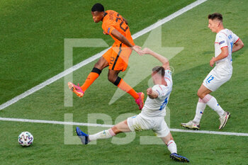 2021-06-27 - Denzel Dumfries of the Netherlands, Tomas Kalas of Czech Republic and Lukas Masopust of Czech Republic during the UEFA Euro 2020, Round of 16 football match between Netherlands and Czech Republic on June 27, 2021 at Puskas Arena in Budapest, Hungary - Photo Andre Weening / Orange Pictures / DPPI - UEFA EURO 2020, ROUND OF 16 - NETHERLANDS VS CZECH REPUBLIC - UEFA EUROPEAN - SOCCER