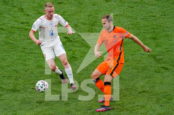 2021-06-27 - Petr Sevcik of Czech Republic and Daley Blind of the Netherlands during the UEFA Euro 2020, Round of 16 football match between Netherlands and Czech Republic on June 27, 2021 at Puskas Arena in Budapest, Hungary - Photo Andre Weening / Orange Pictures / DPPI - UEFA EURO 2020, ROUND OF 16 - NETHERLANDS VS CZECH REPUBLIC - UEFA EUROPEAN - SOCCER