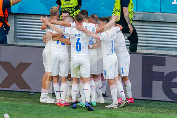 2021-06-27 - Tomas Holes of Czech Republic celebrates after scoring his sides first goal with teammates during the UEFA Euro 2020, Round of 16 football match between Netherlands and Czech Republic on June 27, 2021 at Puskas Arena in Budapest, Hungary - Photo Andre Weening / Orange Pictures / DPPI - UEFA EURO 2020, ROUND OF 16 - NETHERLANDS VS CZECH REPUBLIC - UEFA EUROPEAN - SOCCER