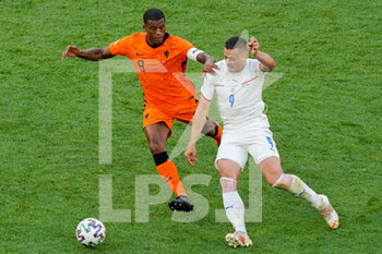 2021-06-27 - Georginio Wijnaldum of the Netherlands and Tomas Holes of Czech Republic during the UEFA Euro 2020, Round of 16 football match between Netherlands and Czech Republic on June 27, 2021 at Puskas Arena in Budapest, Hungary - Photo Andre Weening / Orange Pictures / DPPI - UEFA EURO 2020, ROUND OF 16 - NETHERLANDS VS CZECH REPUBLIC - UEFA EUROPEAN - SOCCER