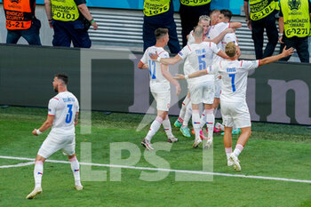 2021-06-27 - Patrik Schick of Czech Republic celebrates after scoring his sides second goal with teammates during the UEFA Euro 2020, Round of 16 football match between Netherlands and Czech Republic on June 27, 2021 at Puskas Arena in Budapest, Hungary - Photo Andre Weening / Orange Pictures / DPPI - UEFA EURO 2020, ROUND OF 16 - NETHERLANDS VS CZECH REPUBLIC - UEFA EUROPEAN - SOCCER