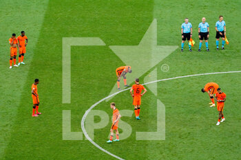 2021-06-27 - Netherlands players disappointed during the UEFA Euro 2020, Round of 16 football match between Netherlands and Czech Republic on June 27, 2021 at Puskas Arena in Budapest, Hungary - Photo Andre Weening / Orange Pictures / DPPI - UEFA EURO 2020, ROUND OF 16 - NETHERLANDS VS CZECH REPUBLIC - UEFA EUROPEAN - SOCCER