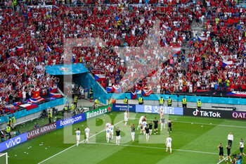 2021-06-27 - Team of Czech Republic celebrating the win with their fans during the UEFA Euro 2020, Round of 16 football match between Netherlands and Czech Republic on June 27, 2021 at Puskas Arena in Budapest, Hungary - Photo Andre Weening / Orange Pictures / DPPI - UEFA EURO 2020, ROUND OF 16 - NETHERLANDS VS CZECH REPUBLIC - UEFA EUROPEAN - SOCCER