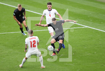 2021-06-29 - Robin Gosens of Germany and Kieran Trippier, Declan Rice of England during the UEFA Euro 2020, round of 16 football match between England and Germany on June 29, 2021 at Wembley stadium in London, England - Photo Jurgen Fromme / firo Sportphoto / DPPI - UEFA EURO 2020, ROUND OF 16 - ENGLAND VS GERMANY - UEFA EUROPEAN - SOCCER