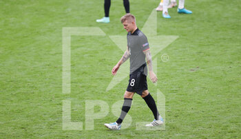 2021-06-29 - Toni Kroos of Germany looks dejected at the final whistle during the UEFA Euro 2020, round of 16 football match between England and Germany on June 29, 2021 at Wembley stadium in London, England - Photo Jurgen Fromme / firo Sportphoto / DPPI - UEFA EURO 2020, ROUND OF 16 - ENGLAND VS GERMANY - UEFA EUROPEAN - SOCCER