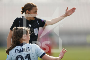 2021-03-10 - Niamh Charles (Chelsea FC Women) e Arbitro Stephanie Frappart (FRA) - ATLETICO MADRID VS CHELSEA - UEFA CHAMPIONS LEAGUE WOMEN - SOCCER