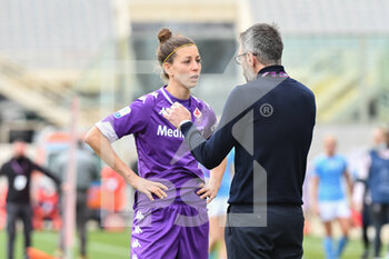 2021-03-11 - Antonio Cincotta (Head Coach Fiorentina Femminile) reassures Greta Adami (Fiorentina Femminile) - FIORENTINA FEMMINILE VS MANCHERSTER CITY - UEFA CHAMPIONS LEAGUE WOMEN - SOCCER