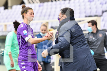 2021-03-11 - Joe Barone (Fiorentina) reassures Greta Adami (Fiorentina Femminile) - FIORENTINA FEMMINILE VS MANCHERSTER CITY - UEFA CHAMPIONS LEAGUE WOMEN - SOCCER