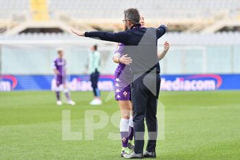 2021-03-11 - Antonio Cincotta (Head Coach Fiorentina Femminile) reassures Martina Zanoli (Fiorentina Femminile) - FIORENTINA FEMMINILE VS MANCHERSTER CITY - UEFA CHAMPIONS LEAGUE WOMEN - SOCCER