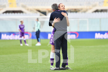 2021-03-11 - Antonio Cincotta (Head Coach Fiorentina Femminile) reassures Martina Zanoli (Fiorentina Femminile) - FIORENTINA FEMMINILE VS MANCHERSTER CITY - UEFA CHAMPIONS LEAGUE WOMEN - SOCCER