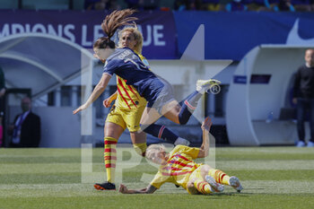 2021-04-25 - Sara Dabritz of PSG is tackled by Mapi Leon of FC Barcelona during the UEFA Women's Champions League, semi-final, 1st leg football match between Paris Saint-Germain and FC Barcelona on April 25, 2021 at Georges Lefevre stadium in Saint-Germain-en-Laye, France - Photo Loic Baratoux / DPPI - PARIS SAINT-GERMAIN VS FC BARCELONA - UEFA CHAMPIONS LEAGUE WOMEN - SOCCER