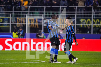 2019-12-10 - Romelu Lukaku (Inter) e Lautaro Martinez (Inter) esultano dopo il goal - FASE A GIRONI - GIORNATA 6 - INTER VS BARCELLONA  - UEFA CHAMPIONS LEAGUE - SOCCER
