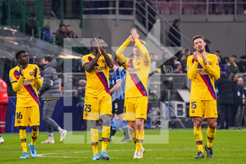 2019-12-10 - La squadra (Barcellona) applaude i tifosi dopo la vittoria - FASE A GIRONI - GIORNATA 6 - INTER VS BARCELLONA  - UEFA CHAMPIONS LEAGUE - SOCCER