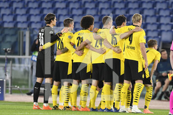 2020-10-20 - ROME, ITALY - October 20 : Players of Borussia Dortmund pose a photo before the UEFA Champions League group f soccer match between SS Lazio and Borussia Dortmund at Stadio Olimpico on October 20,2020 in Rome,Italy  - SS LAZIO VS BORUSSIA DORTMUND - UEFA CHAMPIONS LEAGUE - SOCCER