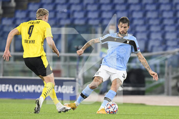 2020-10-20 - ROME, ITALY - October 20 : Erling Braut Halland(L) of Borussia Dortmund in action against Francesco Acerbi (R) of SS Lazio during the UEFA Champions League group f  soccer match between SS Lazio and Borussia Dortmund Stadio Olimpico on October 20,2020 in Rome Italy - SS LAZIO VS BORUSSIA DORTMUND - UEFA CHAMPIONS LEAGUE - SOCCER