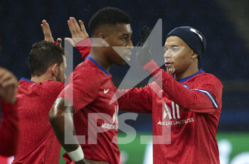 2020-10-20 - Kylian Mbappe of PSG, Alessandro Florenzi of PSG (left) during the warm up before the UEFA Champions League, Group Stage, Group H football match between Paris Saint-Germain (PSG) and Manchester United (Man U) on October 20, 2020 at Parc des Princes stadium in Paris, France - Photo Jean Catuffe / DPPI - PARIS SAINT-GERMAIN (PSG) VS MANCHESTER UNITED (MAN U) - UEFA CHAMPIONS LEAGUE - SOCCER