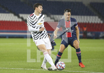 2020-10-20 - Victor Lindelof of Manchester United, Ander Herrera of PSG during the UEFA Champions League, Group Stage, Group H football match between Paris Saint-Germain (PSG) and Manchester United (Man U) on October 20, 2020 at Parc des Princes stadium in Paris, France - Photo Jean Catuffe / DPPI - PARIS SAINT-GERMAIN (PSG) VS MANCHESTER UNITED (MAN U) - UEFA CHAMPIONS LEAGUE - SOCCER