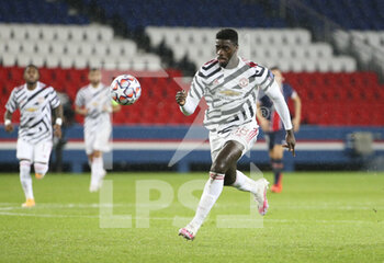 2020-10-20 - Axel Tuanzebe of Manchester United during the UEFA Champions League, Group Stage, Group H football match between Paris Saint-Germain (PSG) and Manchester United (Man U) on October 20, 2020 at Parc des Princes stadium in Paris, France - Photo Jean Catuffe / DPPI - PARIS SAINT-GERMAIN (PSG) VS MANCHESTER UNITED (MAN U) - UEFA CHAMPIONS LEAGUE - SOCCER