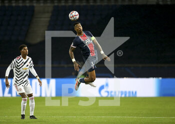 2020-10-20 - Presnel Kimpembe of PSG, Marcus Rashford of Manchester United (left) during the UEFA Champions League, Group Stage, Group H football match between Paris Saint-Germain (PSG) and Manchester United (Man U) on October 20, 2020 at Parc des Princes stadium in Paris, France - Photo Jean Catuffe / DPPI - PARIS SAINT-GERMAIN (PSG) VS MANCHESTER UNITED (MAN U) - UEFA CHAMPIONS LEAGUE - SOCCER