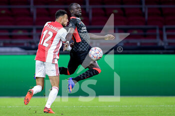 2020-10-21 - Noussair Mazraoui of Ajax, Sadio Mane of Liverpool FC during the UEFA Champions League, Group Stage, Group D football match between Ajax and Liverpool on October 21, 2020 at Johan Cruijff ArenA in Amsterdam, Netherlands - Photo Gerrit van Keulen / Orange Pictures / DPPI - AJAX VS LIVERPOOL - UEFA CHAMPIONS LEAGUE - SOCCER