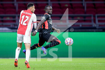 2020-10-21 - Noussair Mazraoui of Ajax, Sadio Mane of Liverpool FC during the UEFA Champions League, Group Stage, Group D football match between Ajax and Liverpool on October 21, 2020 at Johan Cruijff ArenA in Amsterdam, Netherlands - Photo Gerrit van Keulen / Orange Pictures / DPPI - AJAX VS LIVERPOOL - UEFA CHAMPIONS LEAGUE - SOCCER