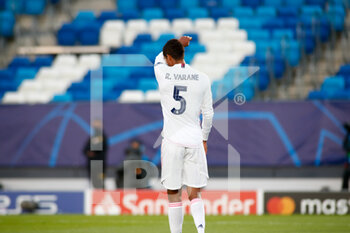2020-10-21 - Raphael Varane of Real Madrid dejected during the UEFA Champions League, Group Stage, Group B football match between Real Madrid and Shakhtar Donetsk on October 21, 2020 at Alfredo Di Stefano stadium in Madrid, Spain - Photo Oscar J Barroso / Spain DPPI / DPPI - REAL MADRID VS SHAKHTAR DONETSK - UEFA CHAMPIONS LEAGUE - SOCCER