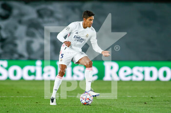 2020-10-21 - Raphael Varane of Real Madrid in action during the UEFA Champions League, Group Stage, Group B football match between Real Madrid and Shakhtar Donetsk on October 21, 2020 at Alfredo Di Stefano stadium in Madrid, Spain - Photo Oscar J Barroso / Spain DPPI / DPPI - REAL MADRID VS SHAKHTAR DONETSK - UEFA CHAMPIONS LEAGUE - SOCCER