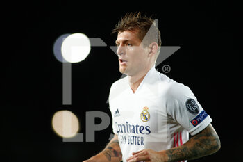 2020-10-21 - Toni Kroos of Real Madrid looks on during the UEFA Champions League, Group Stage, Group B football match between Real Madrid and Shakhtar Donetsk on October 21, 2020 at Alfredo Di Stefano stadium in Madrid, Spain - Photo Oscar J Barroso / Spain DPPI / DPPI - REAL MADRID VS SHAKHTAR DONETSK - UEFA CHAMPIONS LEAGUE - SOCCER