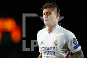 2020-10-21 - Toni Kroos of Real Madrid looks on during the UEFA Champions League, Group Stage, Group B football match between Real Madrid and Shakhtar Donetsk on October 21, 2020 at Alfredo Di Stefano stadium in Madrid, Spain - Photo Oscar J Barroso / Spain DPPI / DPPI - REAL MADRID VS SHAKHTAR DONETSK - UEFA CHAMPIONS LEAGUE - SOCCER