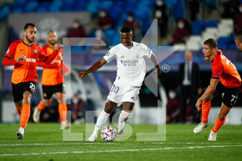 2020-10-21 - Vinicius Junior of Real Madrid in action during the UEFA Champions League, Group Stage, Group B football match between Real Madrid and Shakhtar Donetsk on October 21, 2020 at Alfredo Di Stefano stadium in Madrid, Spain - Photo Oscar J Barroso / Spain DPPI / DPPI - REAL MADRID VS SHAKHTAR DONETSK - UEFA CHAMPIONS LEAGUE - SOCCER