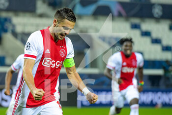 2020-10-27 - Dusan Tadic of Ajax celebrating his goal during the UEFA Champions League, Group Stage, Group D football match between Atalanta BC and AFC Ajax on October 27, 2020 at Gewiss Stadium in Bergamo, Italy - Photo Gerrit van Keulen / Orange Pictures / DPPI - ATALANTA BC AND AFC AJAX - UEFA CHAMPIONS LEAGUE - SOCCER