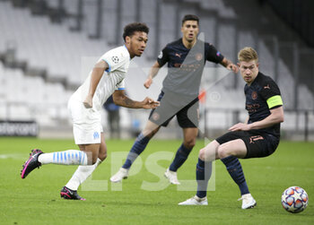 2020-10-27 - Boubacar Kamara of Marseille, Kevin de Bruyne of Manchester City during the UEFA Champions League, Group Stage, Group C football match between Olympique de Marseille and Manchester City on October 27, 2020 at Orange Velodrome stadium in Marseille, France - Photo Jean Catuffe / DPPI - OLYMPIQUE DE MARSEILLE VS MANCHESTER CITY - UEFA CHAMPIONS LEAGUE - SOCCER