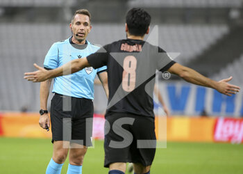 2020-10-27 - Ilkay Gundogan of Manchester City argues with referee Tobias Stieler of Germany during the UEFA Champions League, Group Stage, Group C football match between Olympique de Marseille and Manchester City on October 27, 2020 at Orange Velodrome stadium in Marseille, France - Photo Jean Catuffe / DPPI - OLYMPIQUE DE MARSEILLE VS MANCHESTER CITY - UEFA CHAMPIONS LEAGUE - SOCCER