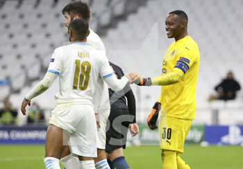 2020-10-27 - Goalkeeper of Marseille Steve Mandanda, Jordan Amavi of Marseille (left) during the UEFA Champions League, Group Stage, Group C football match between Olympique de Marseille and Manchester City on October 27, 2020 at Orange Velodrome stadium in Marseille, France - Photo Jean Catuffe / DPPI - OLYMPIQUE DE MARSEILLE VS MANCHESTER CITY - UEFA CHAMPIONS LEAGUE - SOCCER