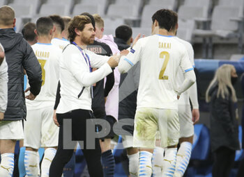 2020-10-27 - Coach of Olympique de Marseille Andre Villas-Boas salutes Hiroki Sakai and his players following the UEFA Champions League, Group Stage, Group C football match between Olympique de Marseille and Manchester City on October 27, 2020 at Orange Velodrome stadium in Marseille, France - Photo Jean Catuffe / DPPI - OLYMPIQUE DE MARSEILLE VS MANCHESTER CITY - UEFA CHAMPIONS LEAGUE - SOCCER