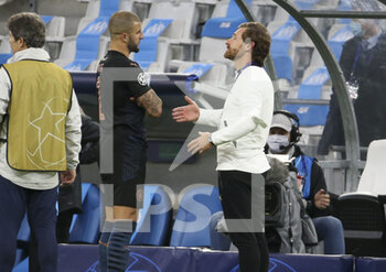 2020-10-27 - Coach of Olympique de Marseille Andre Villas-Boas talks to ;Kyle Walker of Manchester City following the UEFA Champions League, Group Stage, Group C football match between Olympique de Marseille and Manchester City on October 27, 2020 at Orange Velodrome stadium in Marseille, France - Photo Jean Catuffe / DPPI - OLYMPIQUE DE MARSEILLE VS MANCHESTER CITY - UEFA CHAMPIONS LEAGUE - SOCCER