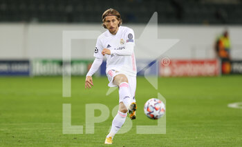 2020-10-27 - Luka Modric during the UEFA Champions League, Group Stage, Group B football match between VfL Borussia Monchengladbach and Real Madrid on October 27, 2020 at Borussia-Park in Monchengladbach, Germany - Photo Jurgen Fromme / firo Sportphoto / DPPI - VFL BORUSSIA MONCHENGLADBACH VS REAL MADRID - UEFA CHAMPIONS LEAGUE - SOCCER